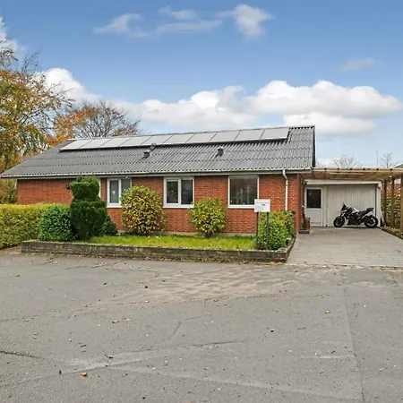 Family House Βίλα